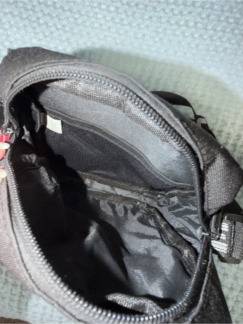 Supreme compact black